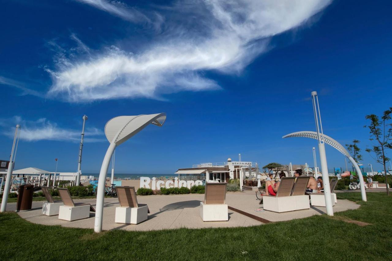 Aparthotel Residenza Alma Riccione Exterior foto